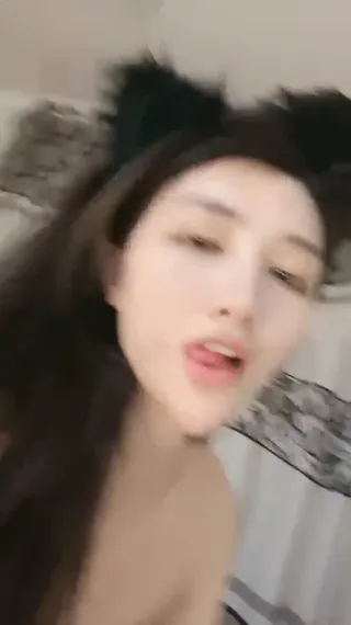 # 생방송은 닭발을 핥아먹는 긴 눈의 여동생을 좋아한다