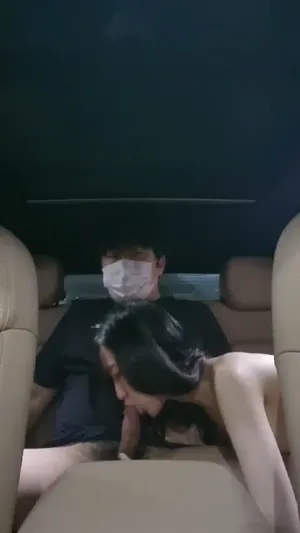 차안에서도 최선을 다하는 사랑스러운 여친님 - 인기 한국야동 실시간 국산야동
