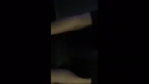 룸카페에서 분수터지는 여친 - 한국야동 인기 한국야동