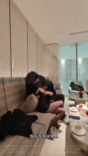 늘씬한 모델 맘데로 주무르는 럭키맨 - 실시간 국산야동 인기 한국야동