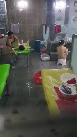 꼼꼼한 세신사 아지매의 손길 1 - 인기 한국야동 한국야동